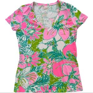 Lilly Pulitzer printed v-neck Tee (size M), New without tags
